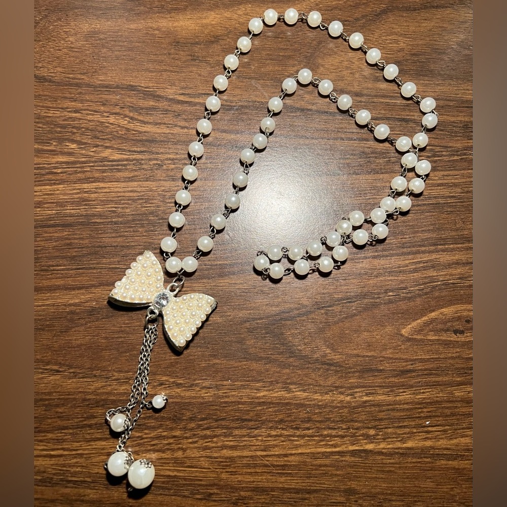 Pearl Bow Necklace